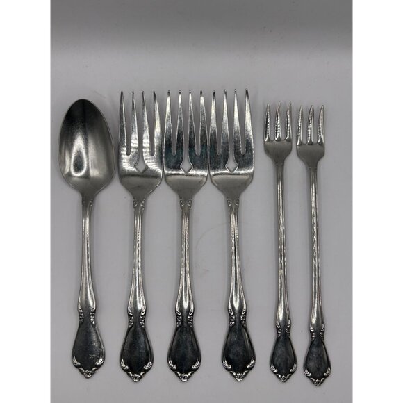 Oneida Silver Chateau Stainless Glossy Flatware Set - 6 Pieces silverware - Picture 2 of 4